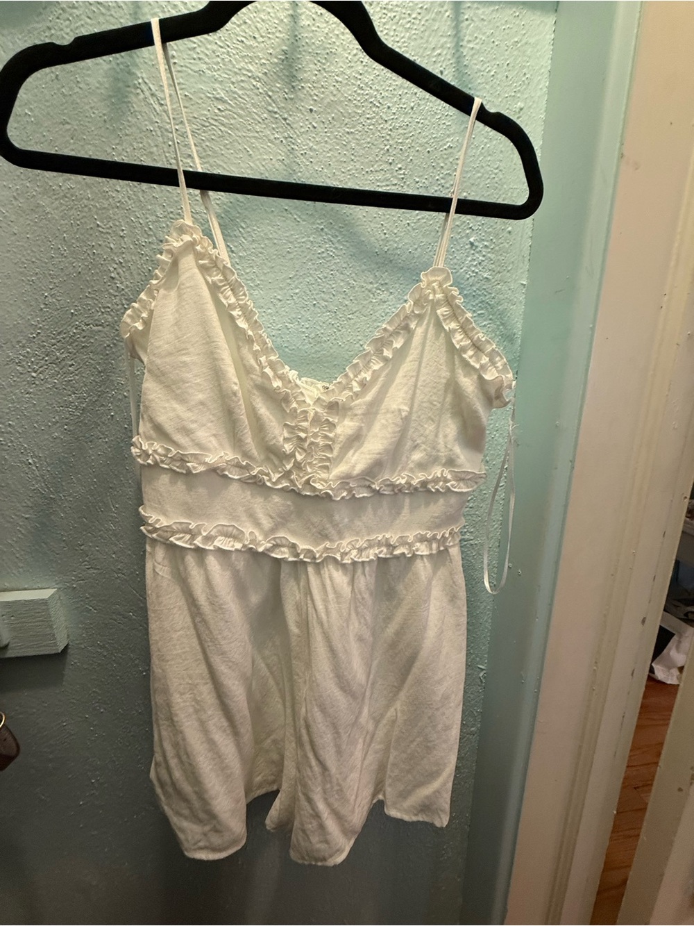 NWT francesca’s  Cream Lace-Trim Romper - Picture 2 of 4